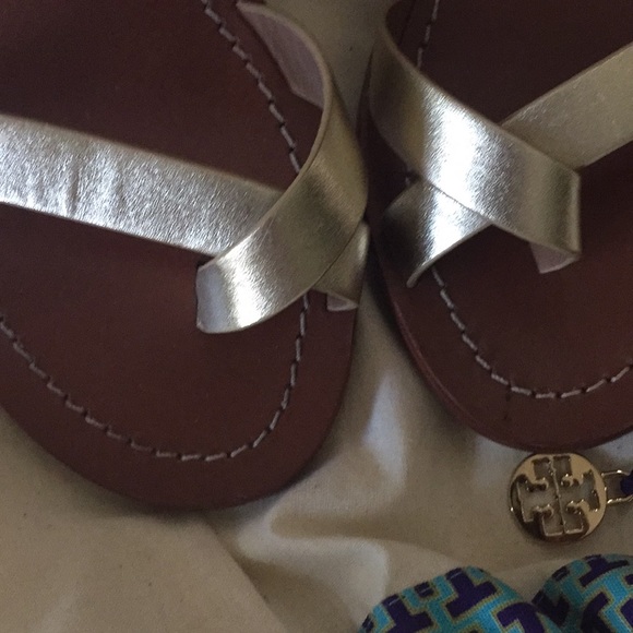 Tory Burch gold sandals with dust bag. - Picture 4 of 5